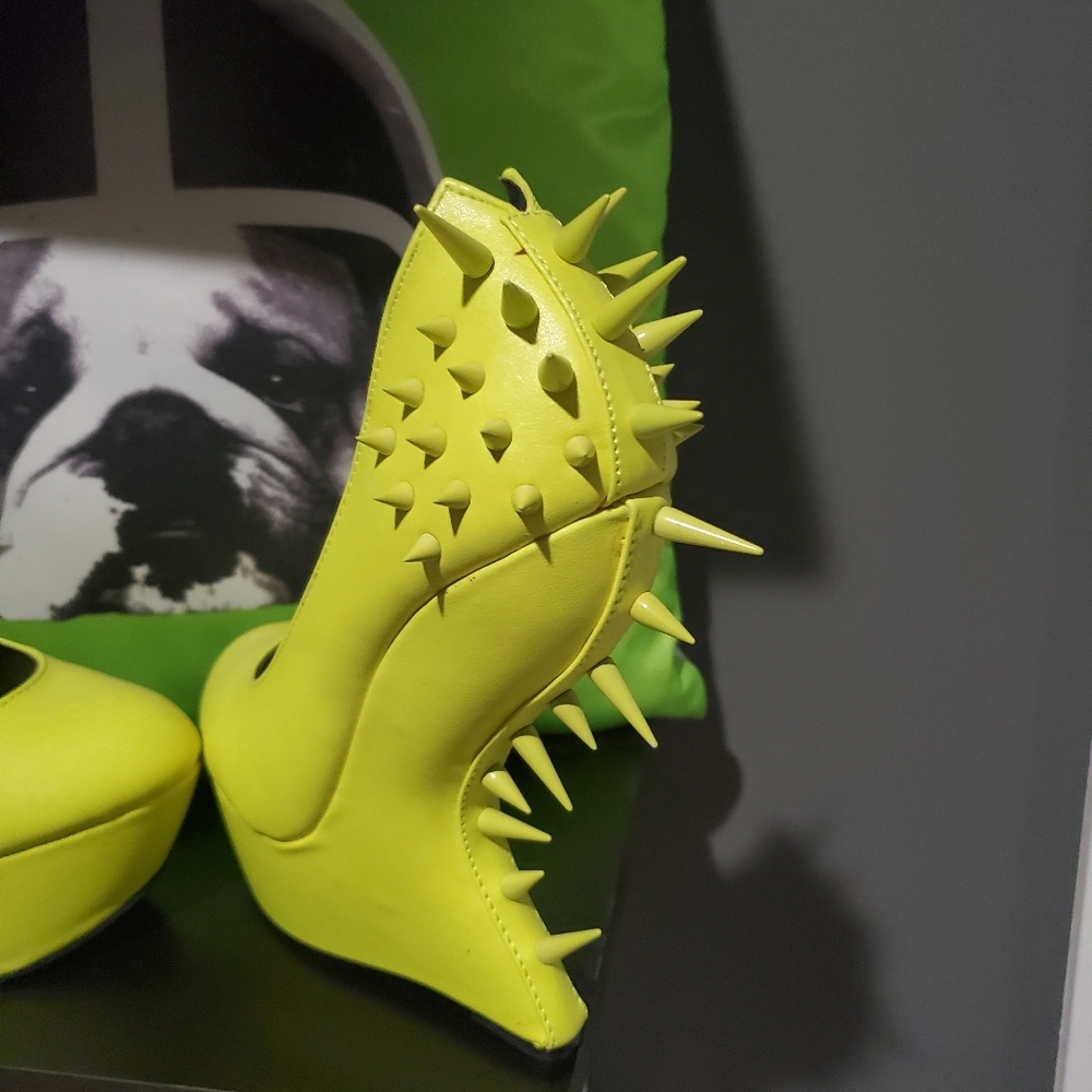 Privileged Anti Gravity Heels - Picture 2 of 3